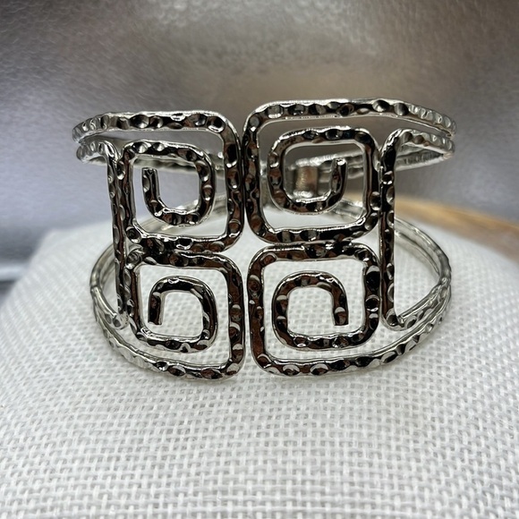 Wide Silver Tone Hammered Swirl Cuff Clamper Bracelet Statement ❤️ - Picture 6 of 10